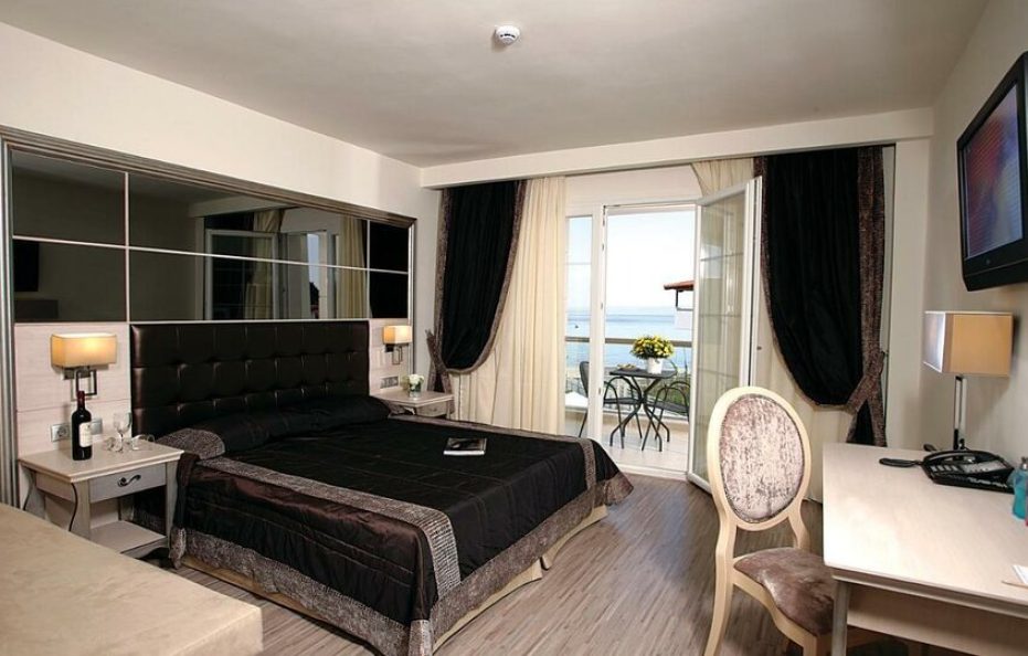 Elinotel Apolamare Hotel